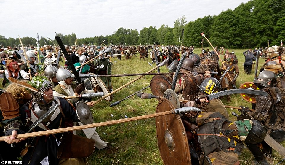 В Чехии отгремела «битва за Средиземье» - более тысячи поклонников «Хоббита» встретились на поле боя 19