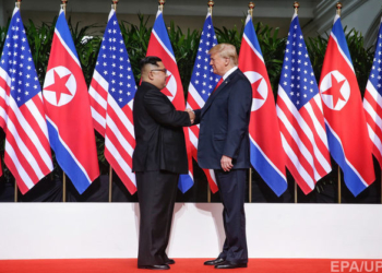 Историческая встреча в Сингапуре: Трамп и Ким Чен Ын пожали друг другу руки