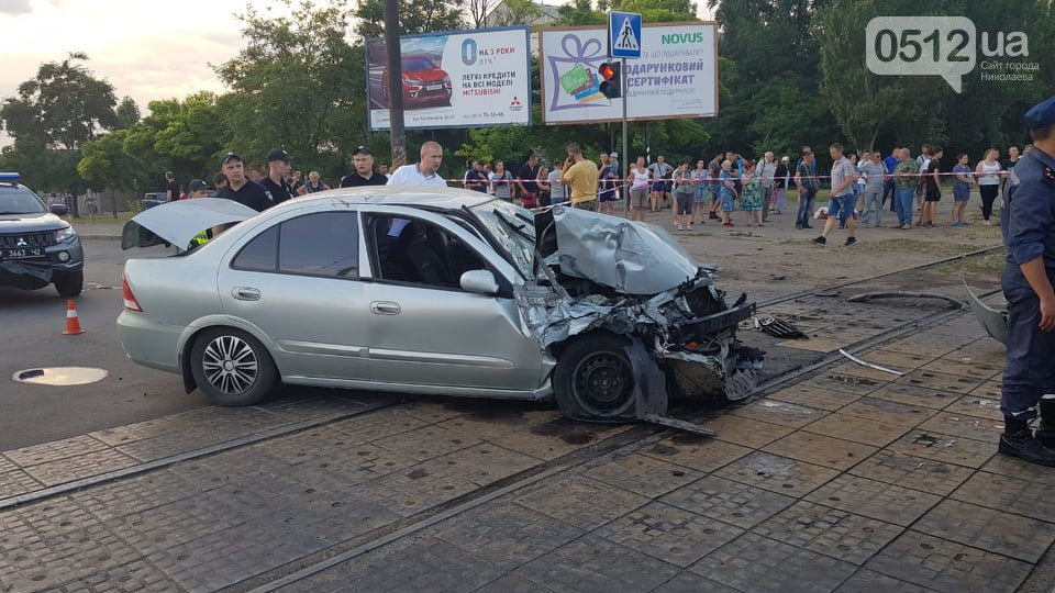 В Николаеве перевернулась маршрутка с 22 пассажирами: есть пострадавшие 5