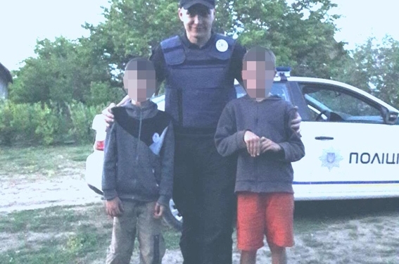 Мужчина отказался от своих убежавших сыновей после того, как их нашли полицейские