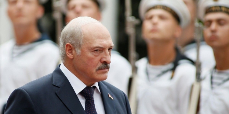 Лукашенко: Беларусь готова закрыть границу с РФ