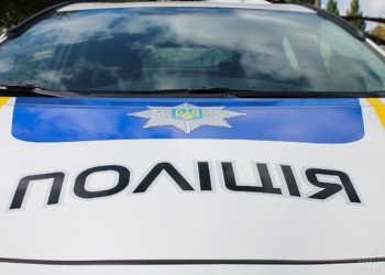 На Крещатике хулиган пробежался по крыше патрульного авто и не смог объяснить содеянного