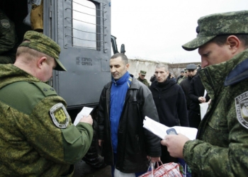 Опрос: Более половины россиян поддерживают обмен политзаключенными с Украиной