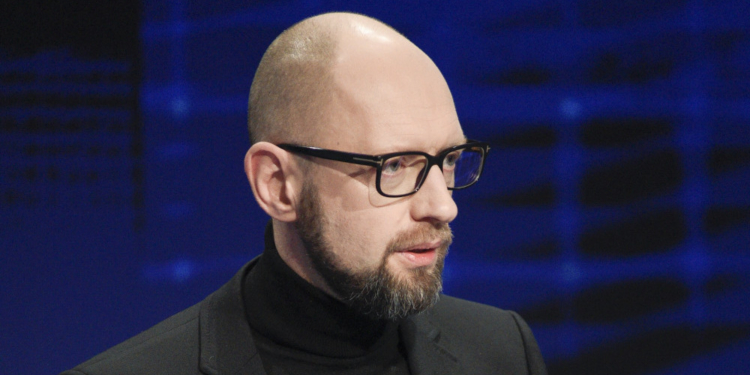 Яценюк выступил за сокращение количества нардепов до 300