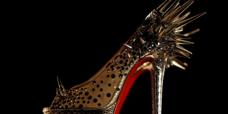 Лубутен в суде ЕС отстоял свое эксклюзивное право на красные подошвы