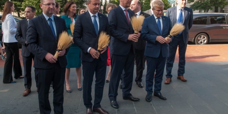 Память жертв Голодомора почтили в США руководители парламентов четырех стран