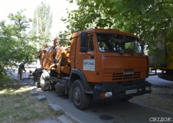 В Николаеве чистят систему ливневой канализации на улице Курортной