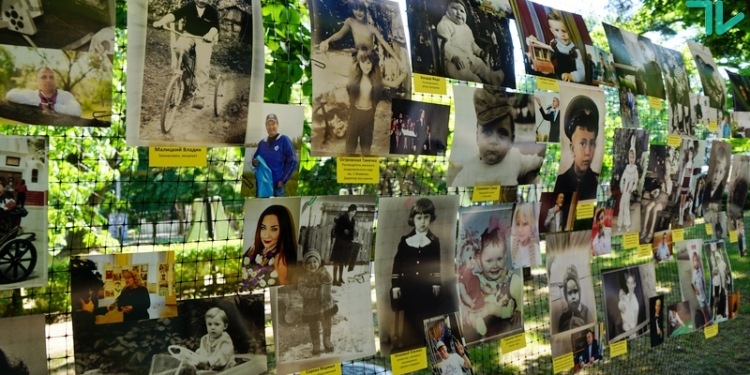 Известные горожане «впали в детство»: всего один день в Николаеве работает уникальная фотовыставка