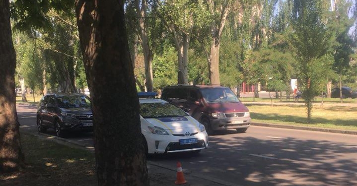 Жара или помрачение мозга? В Николаеве два автолюбителя не поделили парковку и устроили перестрелку