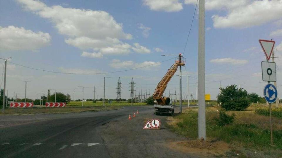 На пересечении ремонтируемых дорог Н-11 Николаев-Днепр и Т-15-08 Калиновка-Снигиревка восстановили наружное освещение 3