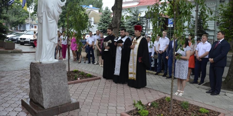 В Николаеве освятили скульптуру Девы Марии, установленную за средства работников прокуратуры Николаевской области