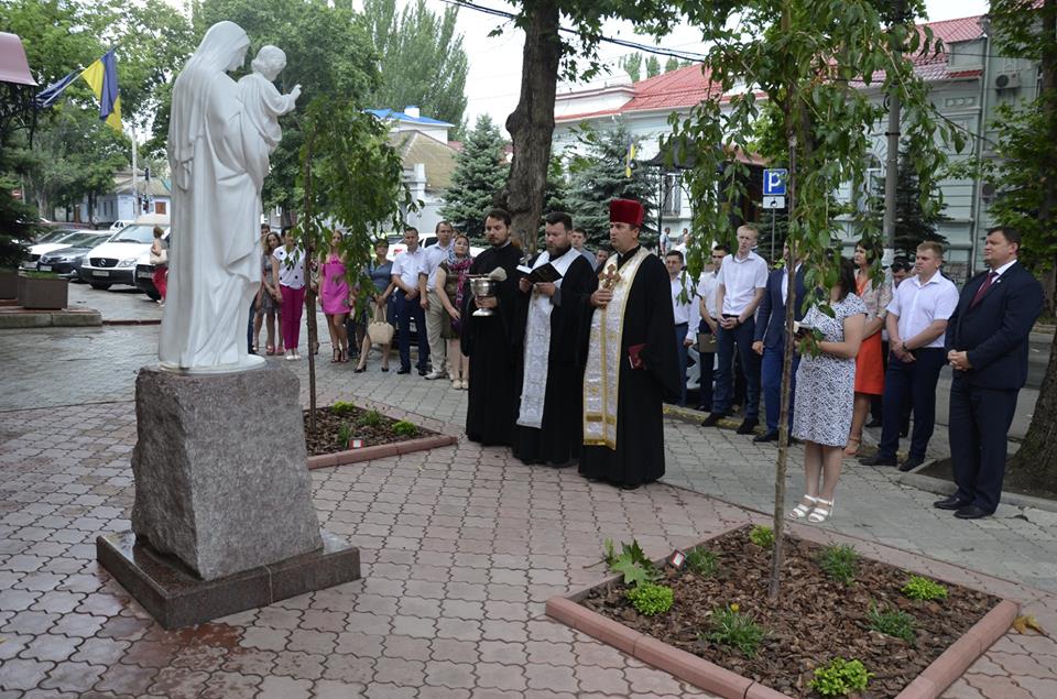 В Николаеве освятили скульптуру Девы Марии, установленную за средства работников прокуратуры Николаевской области 5