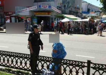В Николаеве у Центрального рынка патрульные составили протоколы на 21 пешехода, пытавшегося пересечь проспект в неположенном месте