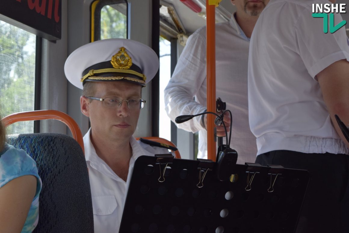 В Николаеве на специальный рейс вышел «музыкальный» трамвай с военным оркестром 3