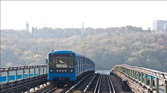 Проектировщик: Мост-метро в Киеве может рухнуть в любой момент