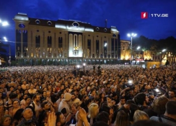 Грузины вышли на многотысячный митинг требовать отставки правительства