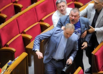 В Раде нардепы подрались из-за Сенцова
