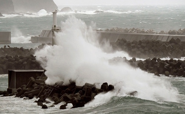 На Японию обрушился мощный тайфун Гаеми