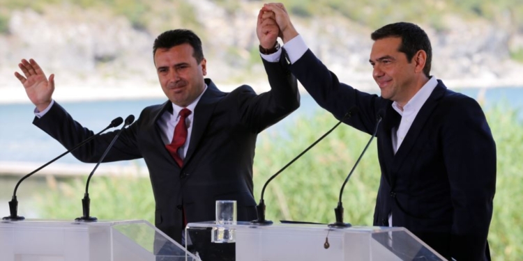 Греция и Македония подписали историческое соглашение об изменении названия