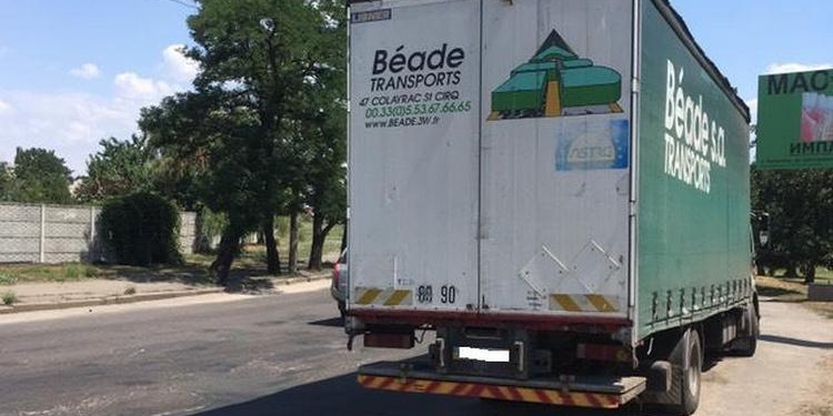 В Николаеве задержали автомобиль с 11 тыс.литрами контрабандного спирта