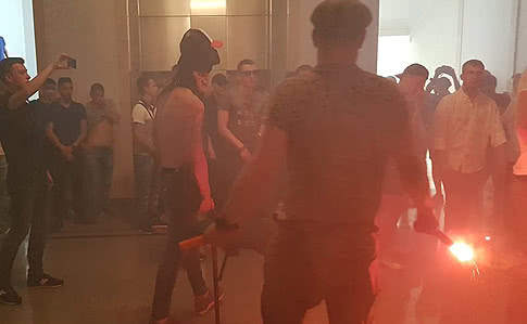 Боевая сессия Харьковского горсовета: два человека госпитализировано, сотня пострадавших от газа