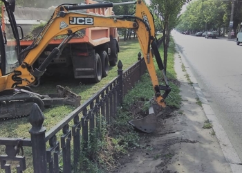 На бульварной части проспекта Центрального в Николаеве начали снимать «лишний» грунт