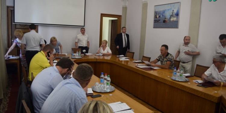 В Николаеве маршрутчики пришли на исполком требовать повышения тарифов на проезд