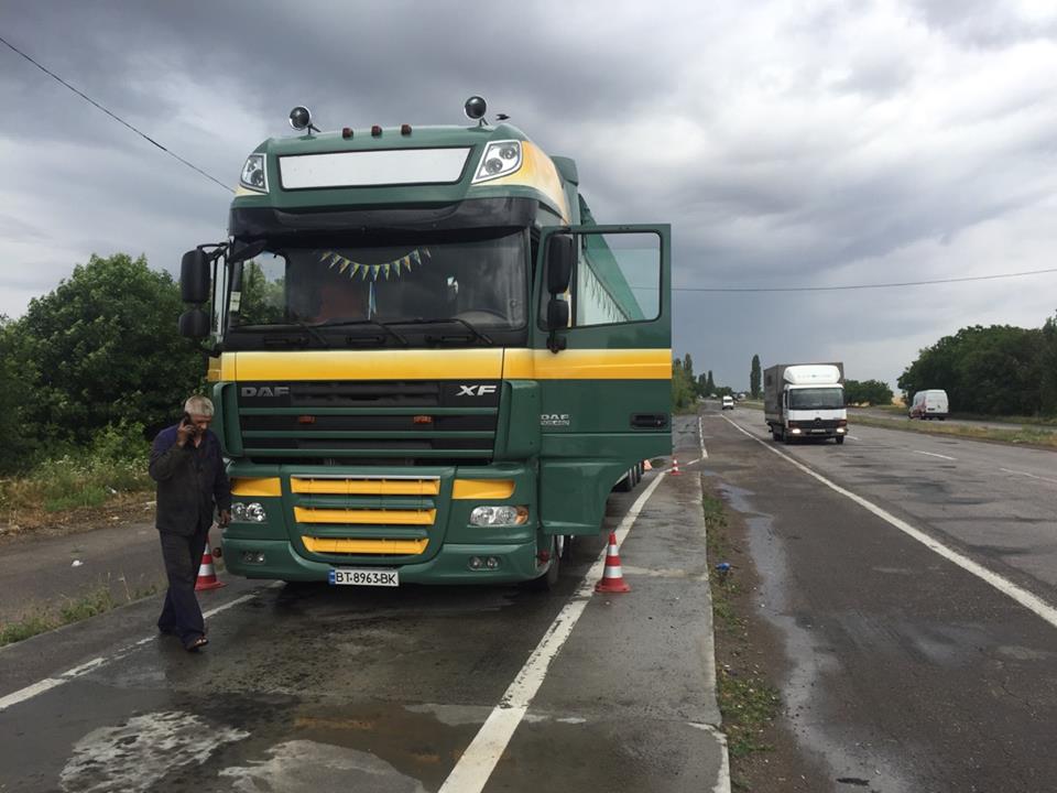 На Николаевщине две фуры поломались прямо на пункте ГВК, заблокировав его работу. В Укртрансбезопасности сомневаются в случайности происшествий 5