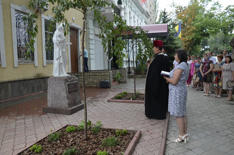 В Николаеве освятили скульптуру Девы Марии, установленную за средства работников прокуратуры Николаевской области 7