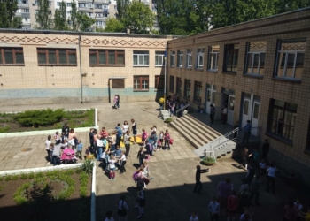 Прокуратура передала в суд дело подростка, который распылил газ в николаевской школе №6