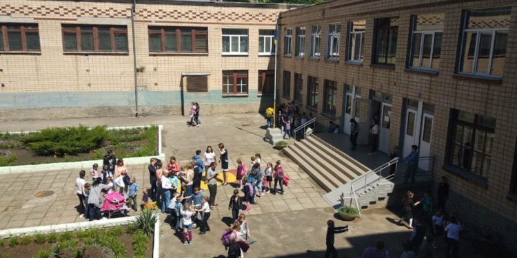 Прокуратура передала в суд дело подростка, который распылил газ в николаевской школе №6