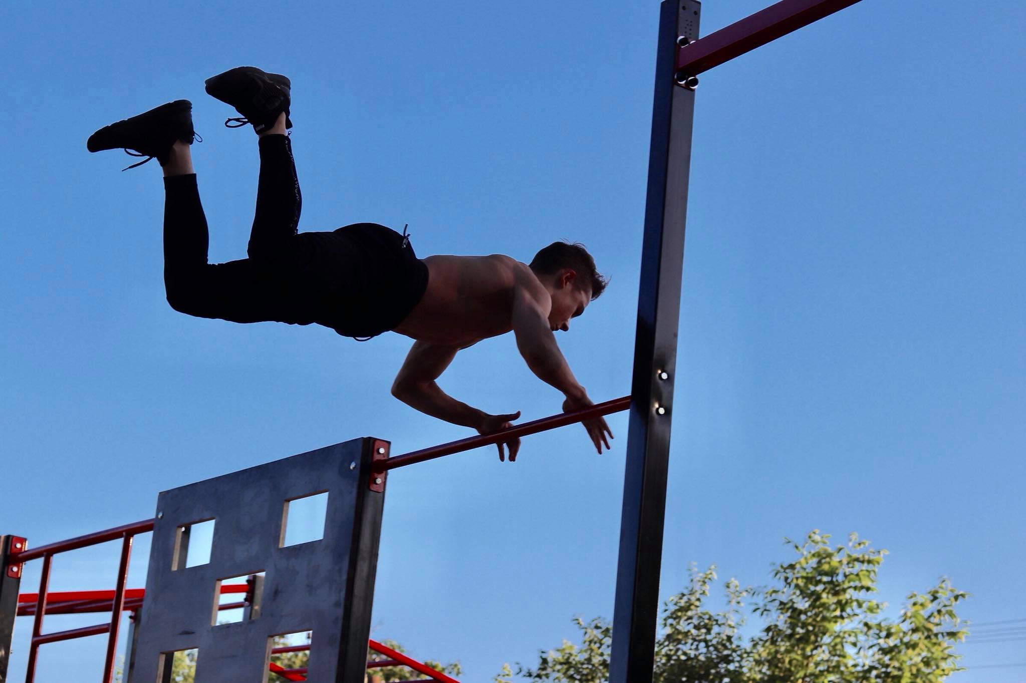 В Арбузинке открыли воркаут площадку в рамках программы микропроектов