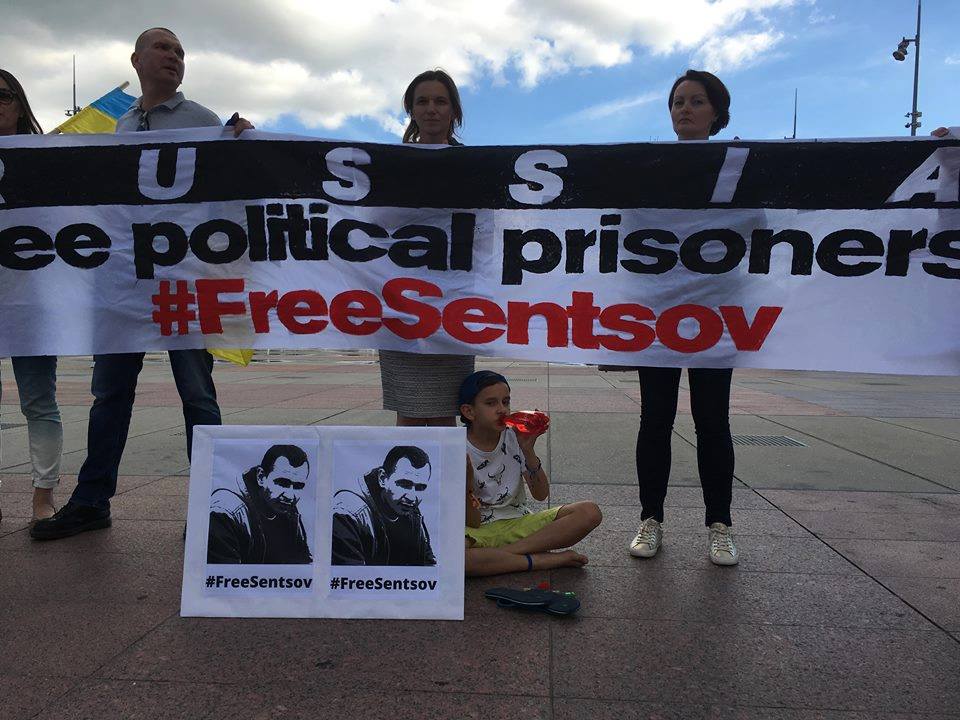 В постпредство РФ при ООН в Женеве передали письмо с требованием освободить Сенцова 11