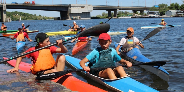 На открытом первенстве Николаева по гребле на байдарках и каноэ выступили спортсмены из 4 областей