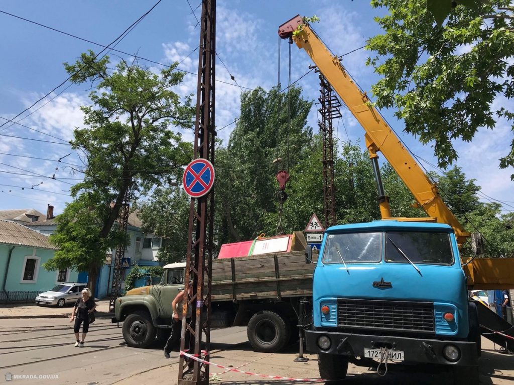 В Николаеве на перекрестке Декабристов и Потемкинской демонтировали 4 незаконных «будки» 1