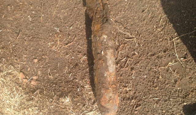 Житель Новой Одессы откопал авиационную бомбу. Опасной находкой занялись спасатели