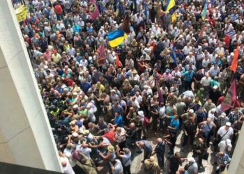 Штурмовали парламент. Кто с кем дрался под ВР