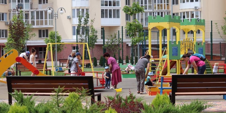 В Николаеве вручили детям-сиротам ключи от 10 квартир