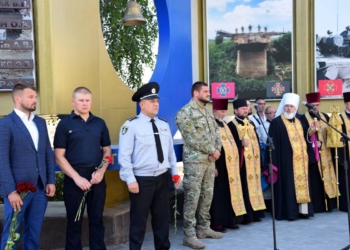 Сотни николаевцев почтили память погибших военных, которые находились на борту сбитого ИЛ-76 четыре года назад