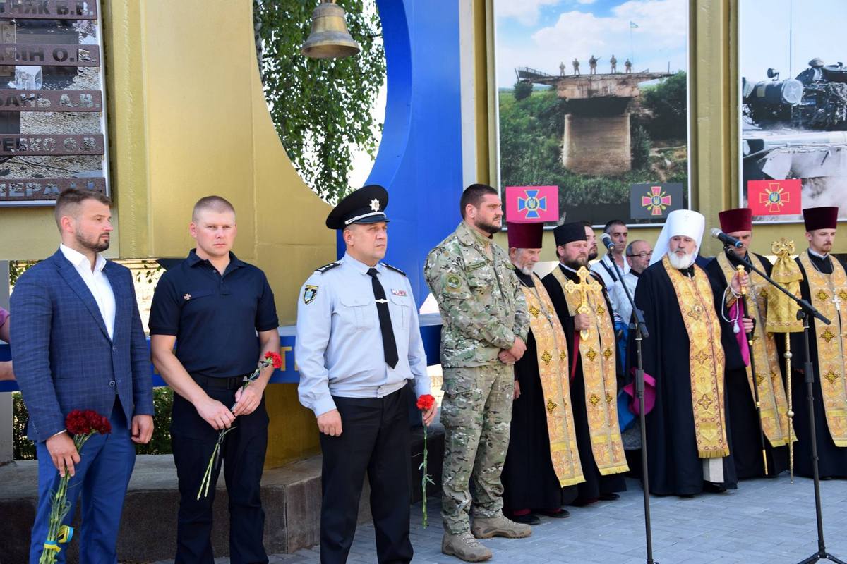 Сотни николаевцев почтили память погибших военных, которые находились на борту сбитого ИЛ-76 четыре года назад