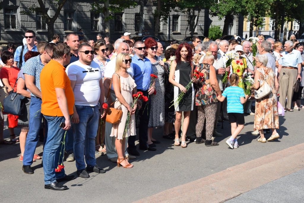 День скорби и памяти жертв войны в Украине. Николаевцы присоединились к траурной церемонии 2