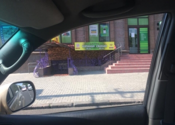 «Кто-то видит хоть ограждающую ленту?» – власти Николаева не торопятся делать выводов после случая с упавшим на женщину куском фасада