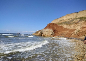 На Николаевщине неожиданный прилив едва не погубил двух девушек. На помощь вовремя пришли спасатели