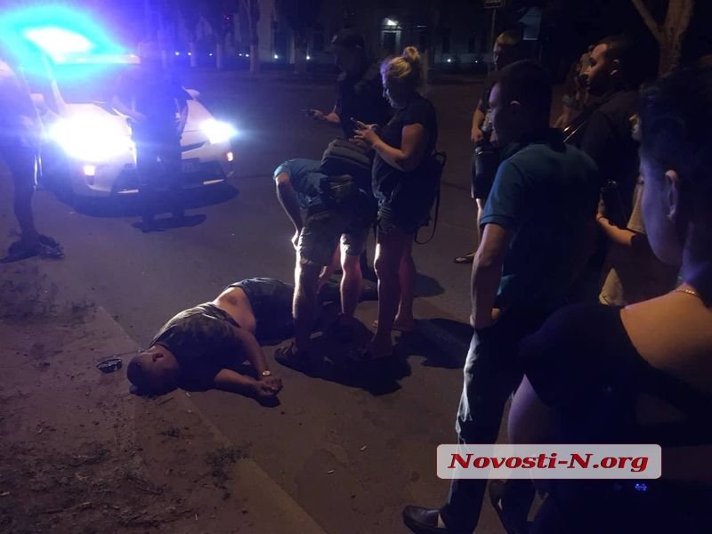 Водитель на «Ауди» в центре Николаева сбил военного 1