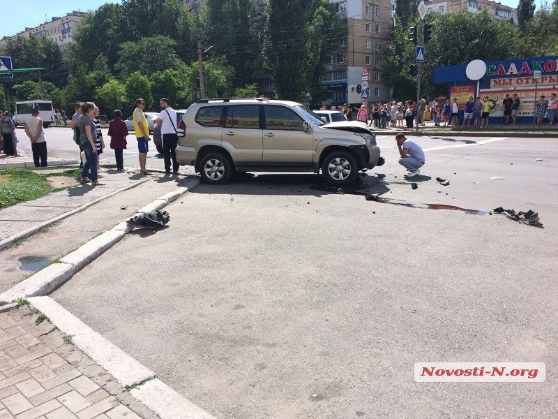 Снова авария. В Николаеве столкнулись «Рено» и «Тойота»: есть пострадавшие 10