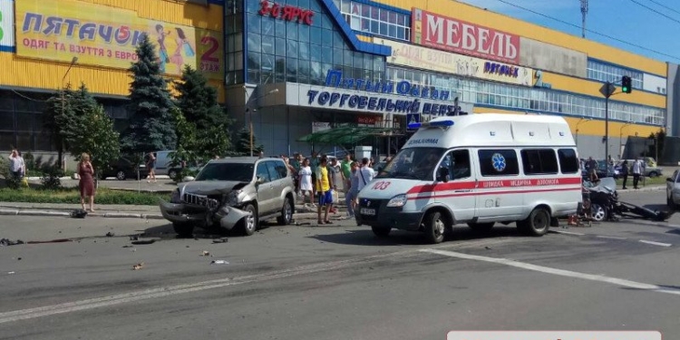 Снова авария. В Николаеве столкнулись «Рено» и «Тойота»: есть пострадавшие