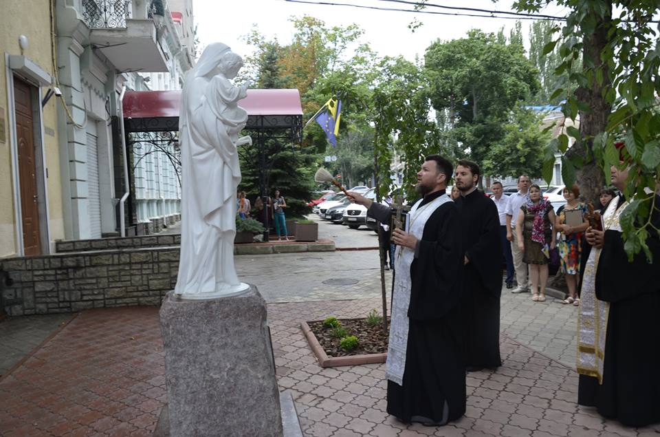 В Николаеве освятили скульптуру Девы Марии, установленную за средства работников прокуратуры Николаевской области 9