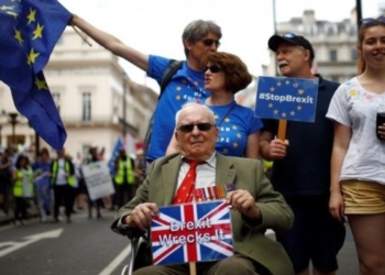 Британцы требуют нового референдума по Brexit – десятки тысяч человек вышли на демонстрацию