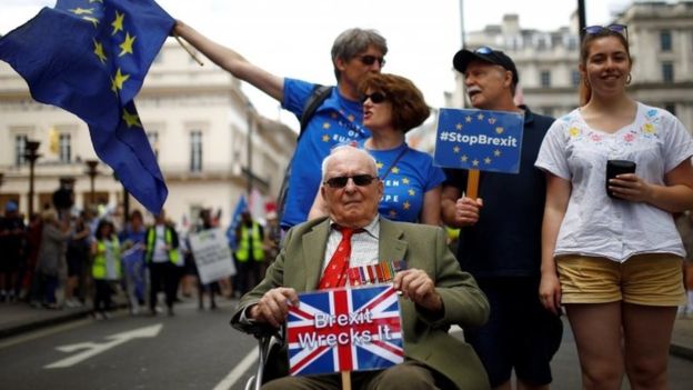 Британцы требуют нового референдума по Brexit – десятки тысяч человек вышли на демонстрацию 1