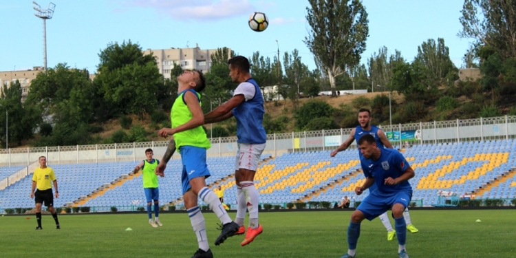 МФК «Николаев» готовится к новому сезону: вчера провели двухсторонку, завтра на выезде встретятся с «Таврией»